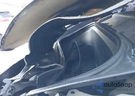 2023 Tesla Model Y Awd/Long Range Dual Motor All-Wheel Drive z USA, uszkodzony, nr VIN 7SAYGDEE1PF749270